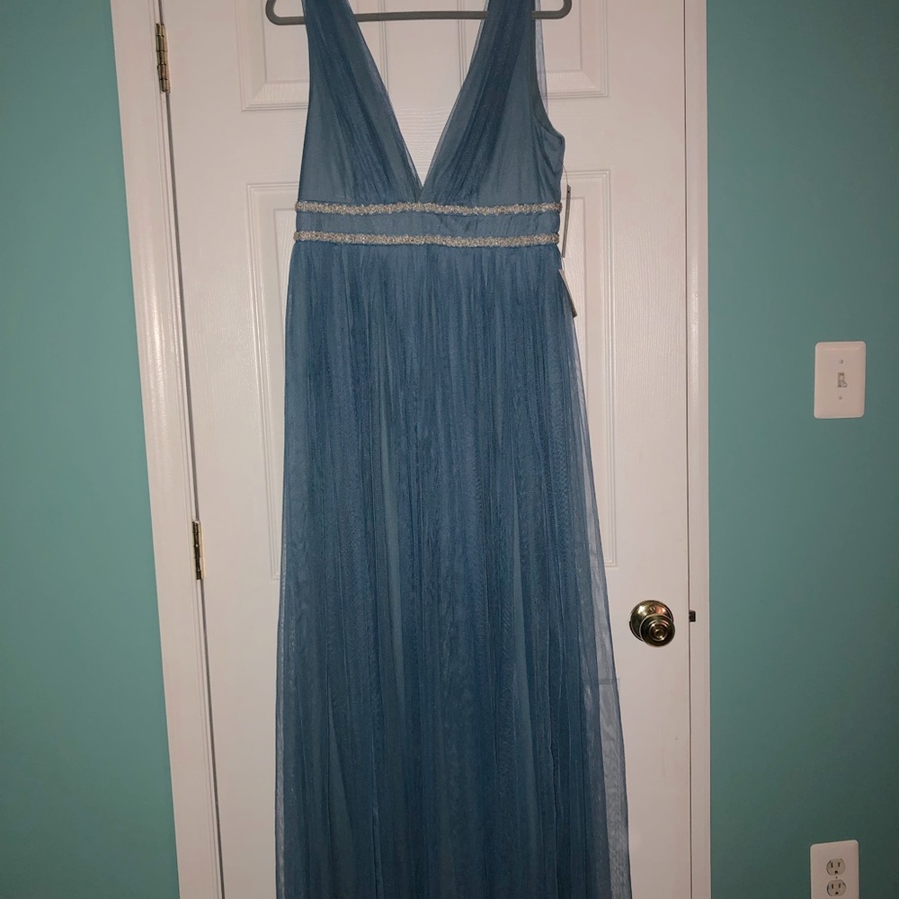 Lulus brand blue low v-neck gown (brand new w/tags) size Large